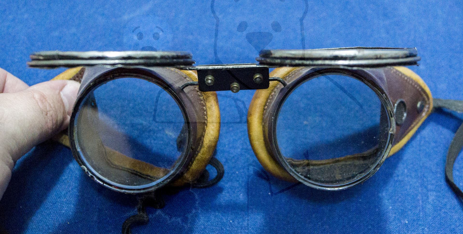 Röntgenbrille, um 1910/1915, Filtergläser hochgeklappt