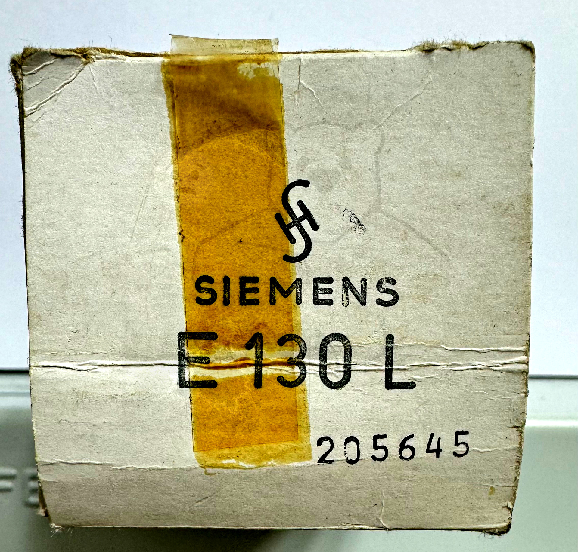 Röhre E130L #4404 Verpackung Bild 1