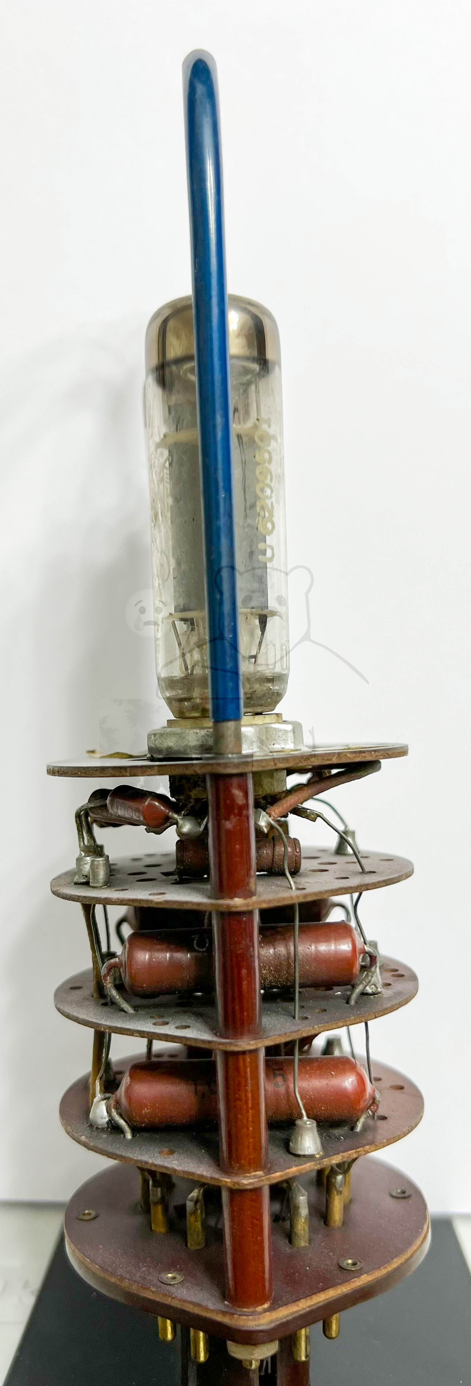 Röhre E90CC #4563 im Speichermodul einer ZUSE Z22 Bild 2