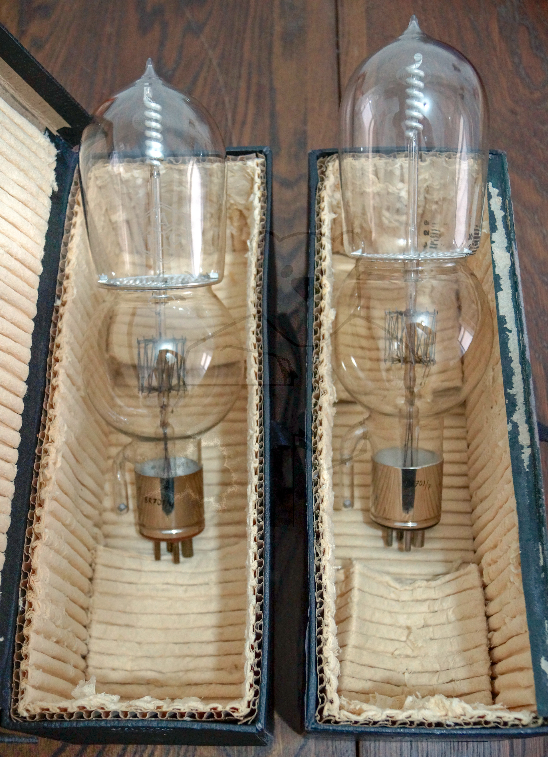 Vergleich zweier Original Liebenröhren Seriennummer 'Ss990' und 'Ss145' - Bild 28