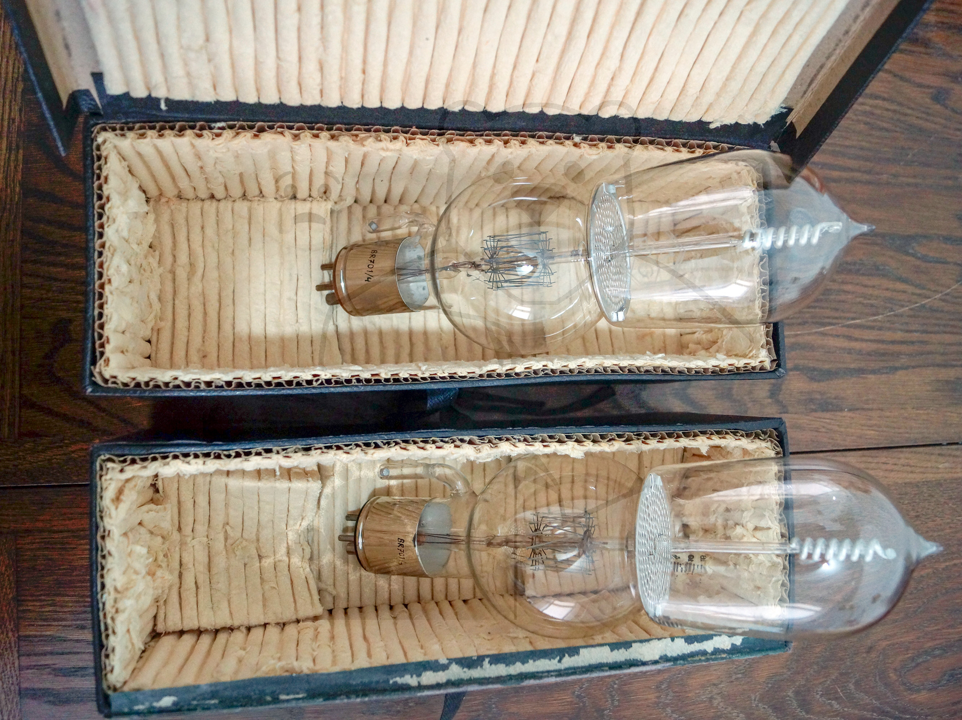 Vergleich zweier Original Liebenröhren Seriennummer 'Ss990' und 'Ss145' - Bild 30